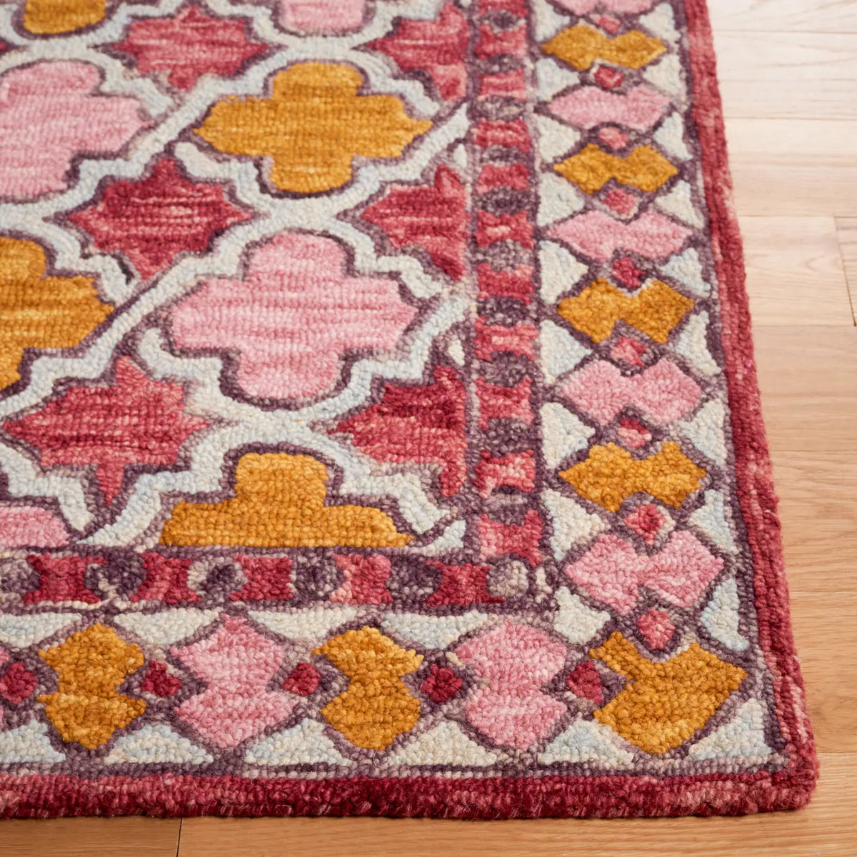 Safavieh Aspen 4'-0" x 6'-0" Rug in Pink / Yellow