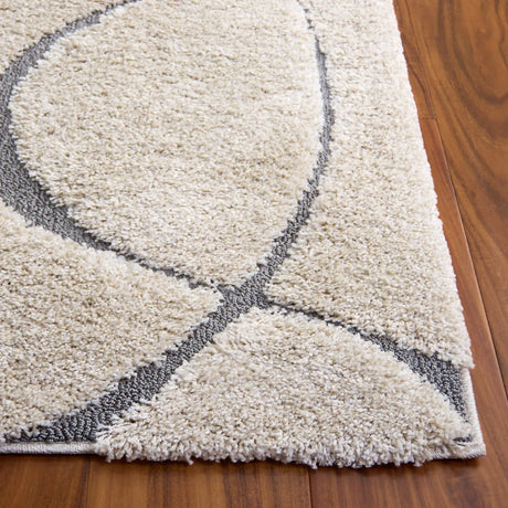 Safavieh Florida Shag 5'-3" x 7'-6" Rug in Cream / Grey