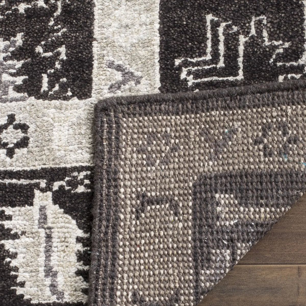 Safavieh Maharaja 5'-0" x 8'-0" Rug in Charcoal / Charcoal