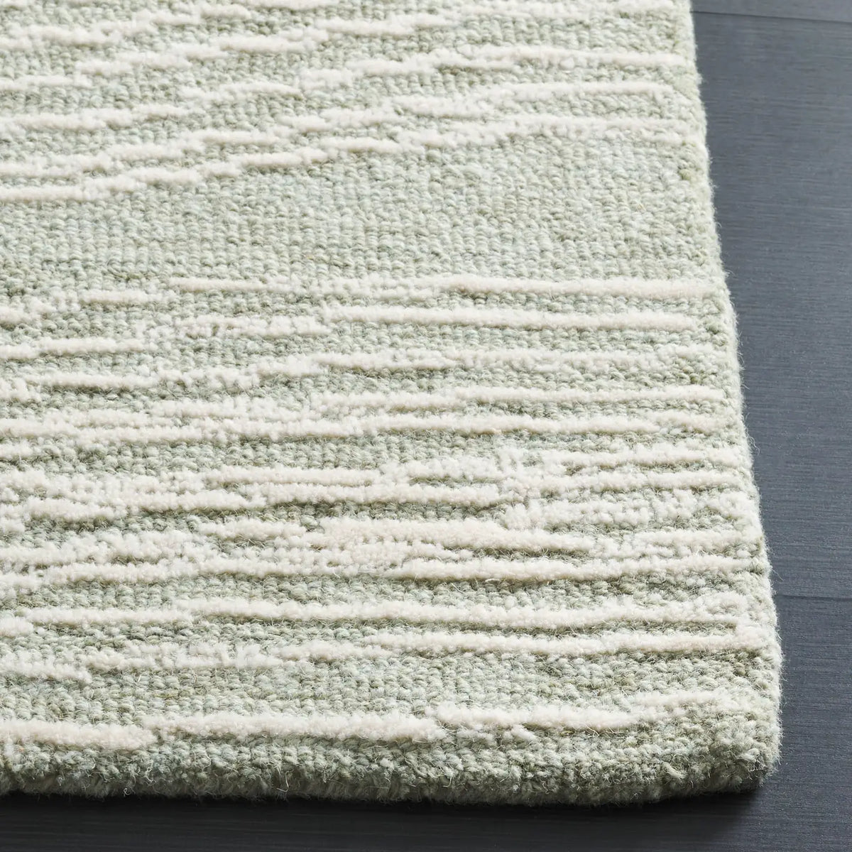 Safavieh Metro 4'-0" x 6'-0" Rug in Sage / Ivory