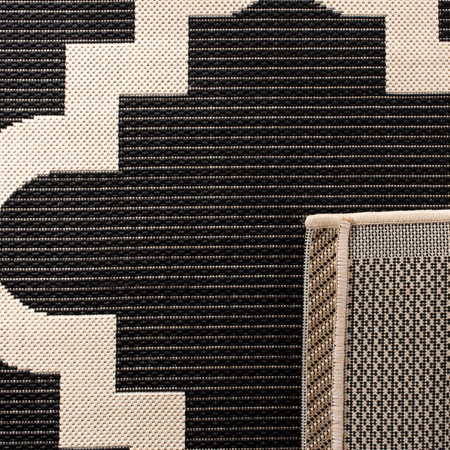 Safavieh Courtyard 5'-3" x 7'-7" Rug in Black / Beige