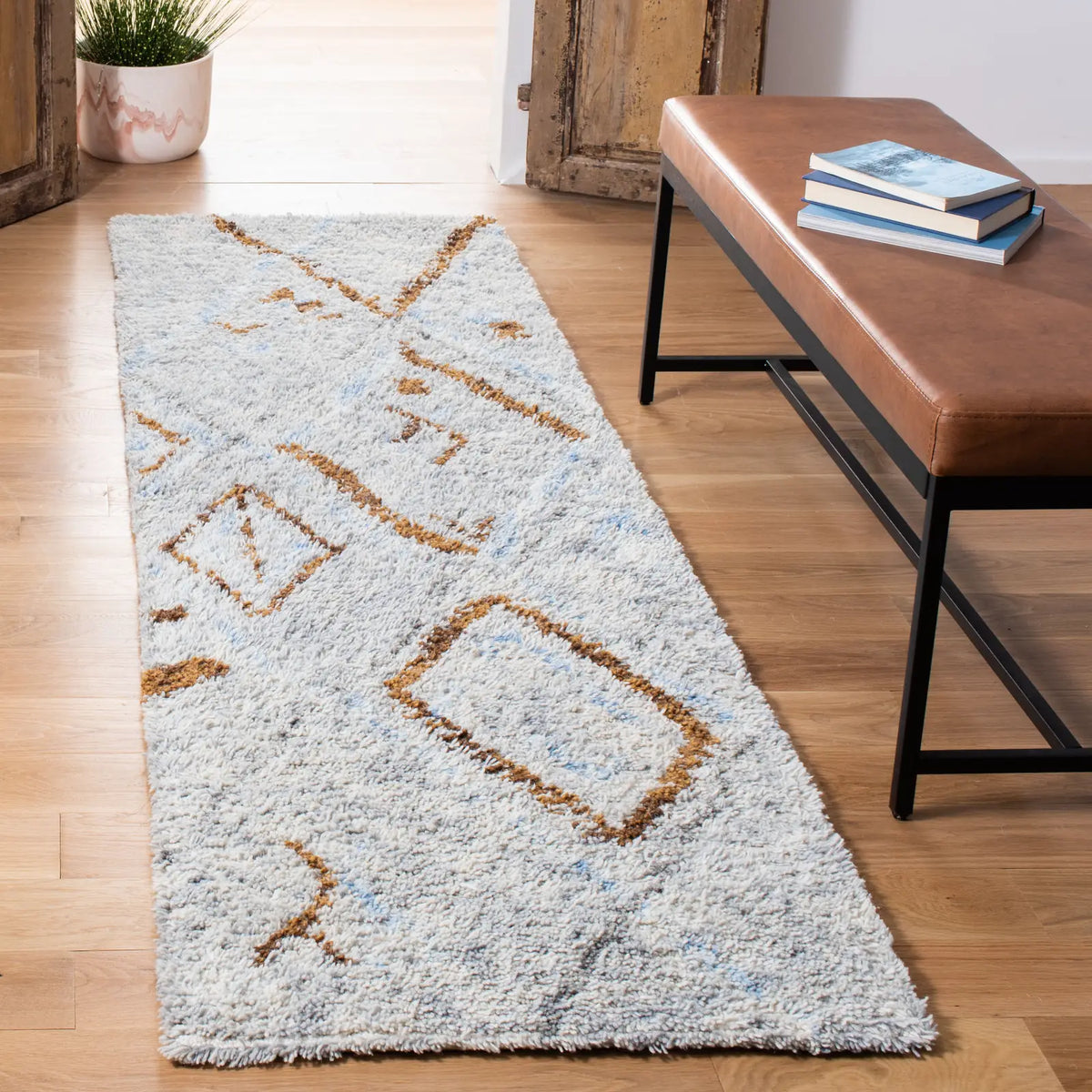 Safavieh Casablanca Shag 2'-3" x 8'-0" Rug in Grey / Blue