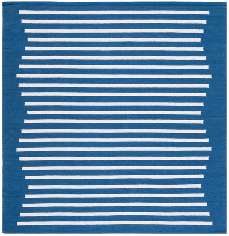 Safavieh Montauk 6'-0" x 6'-0" Rug in Navy / Ivory