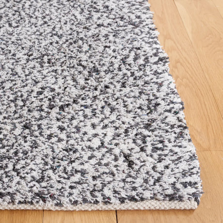 Safavieh Berber 4'-0" x 6'-0" Rug in Ivory / Black
