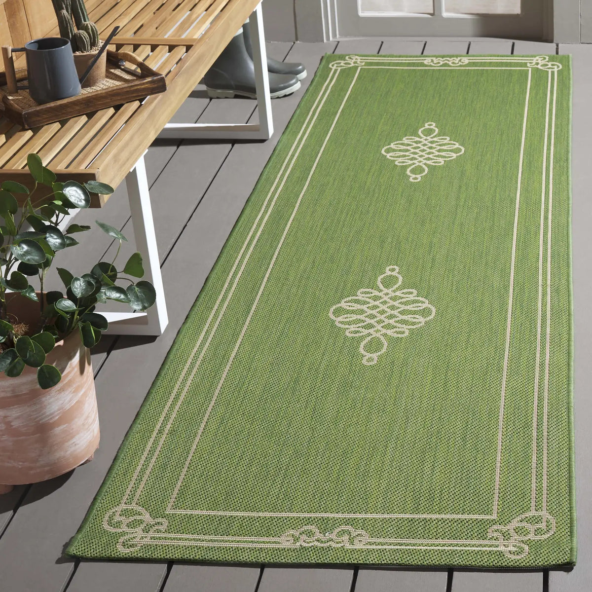 Safavieh Courtyard 2'-7" x 8'-2" Rug in Green / Creme