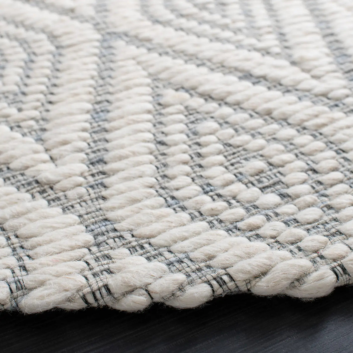 Safavieh Marbella 6'-0" x 6'-0" Rug in Light Blue / Ivory