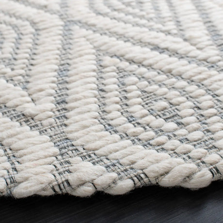 Safavieh Marbella 6'-0" x 6'-0" Rug in Light Blue / Ivory