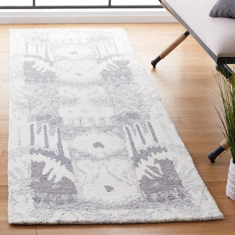 Safavieh Ikat 2'-3" x 8'-0" Rug in Light Grey / Ivory