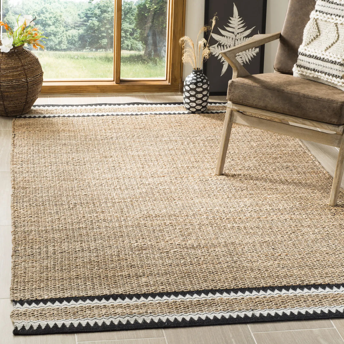 Safavieh Natural Fiber 4'-0" x 6'-0" Rug in Natural / Black