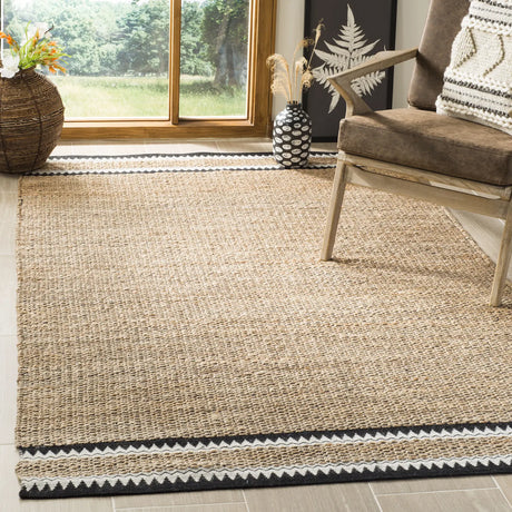 Safavieh Natural Fiber 4'-0" x 6'-0" Rug in Natural / Black
