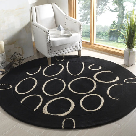 Safavieh Soho 6'-0" x 6'-0" Rug in Black / Ivory