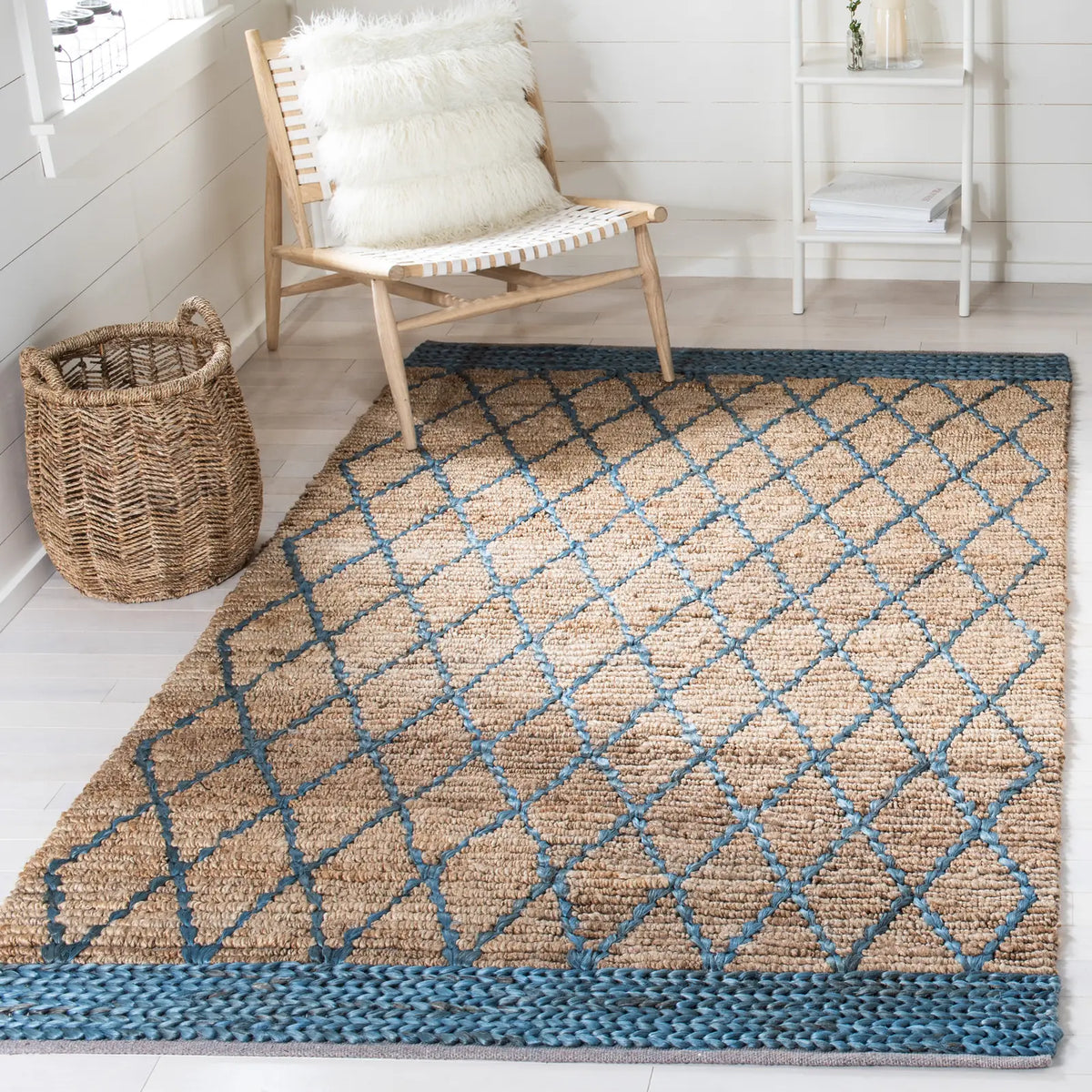 Safavieh Natural Fiber 4'-0" x 6'-0" Rug in Natural / Navy