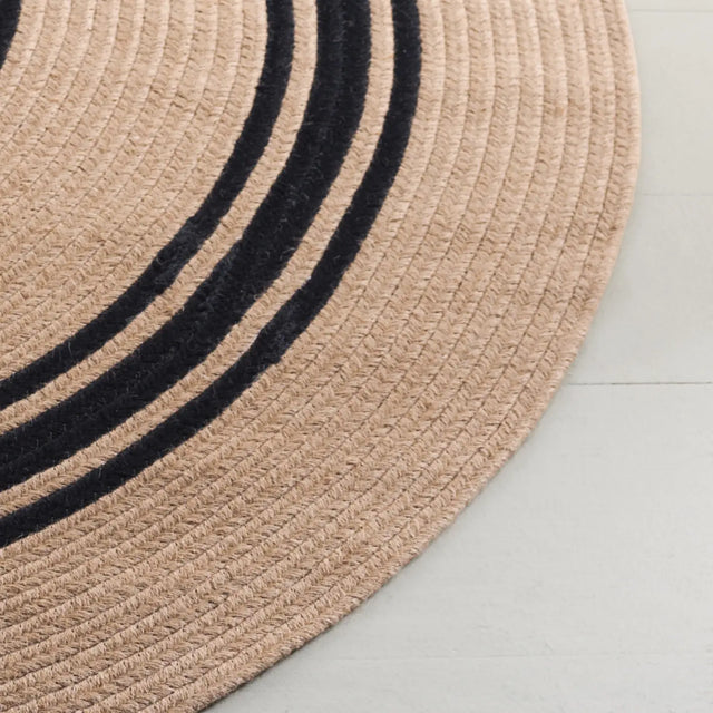 Safavieh Braided 800 5'-0" x 8'-0" Rug in Natural / Black