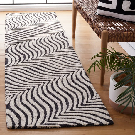 Safavieh Metro 2'-3" x 9'-0" Rug in Black / Beige