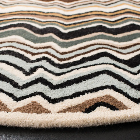Safavieh Wyndham 7'-0" x 7'-0" Rug in Brown / Multi