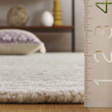 Safavieh Micro-Loop 4'-0" x 6'-0" Rug in Silver / Ivory