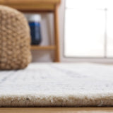 Safavieh Metro 4'-0" x 6'-0" Rug in Light Grey / Ivory