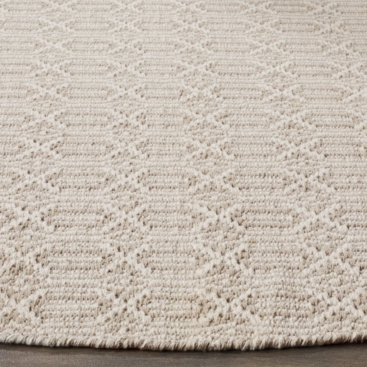 Safavieh Montauk 6'-0" x 6'-0" Rug in Ivory / Grey