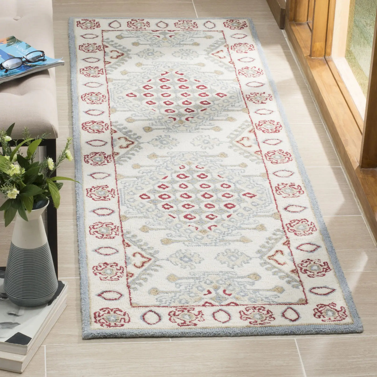 Safavieh Micro-Loop 2'-3" x 7'-0" Rug in Ivory / Red