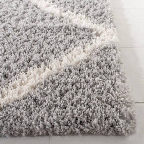Safavieh Parma Shag 4'-0" x 6'-0" Rug in Grey / Cream