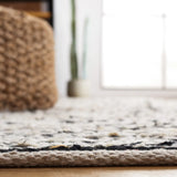 Safavieh Natura 4'-0" x 6'-0" Rug in Black / Ivory