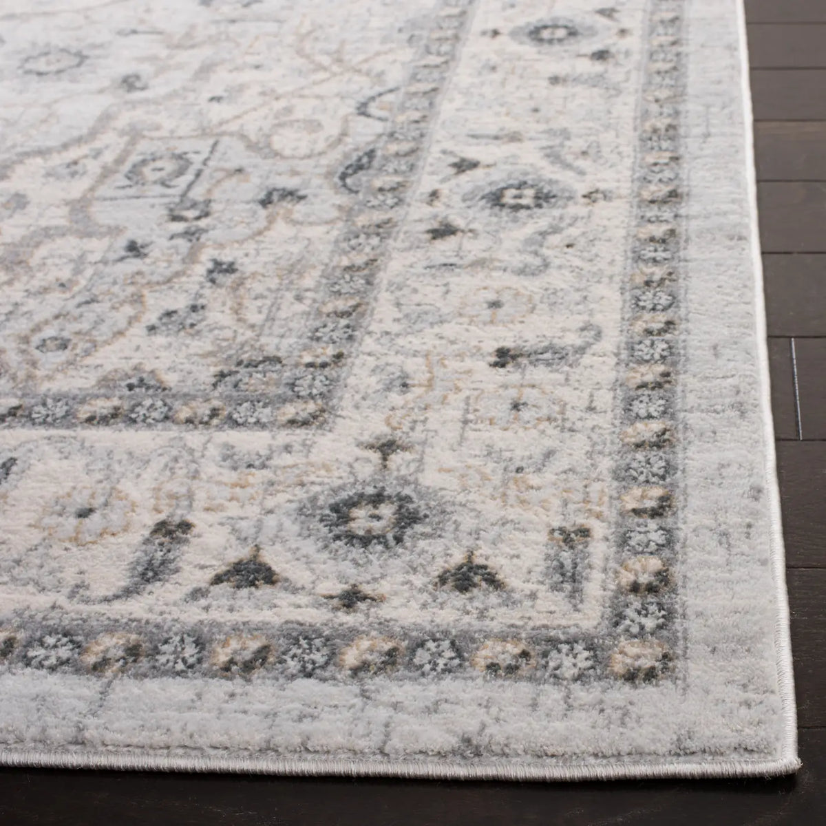 Safavieh Isabella 4'-0" x 6'-0" Rug in Light Grey / Grey