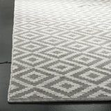Safavieh Montauk 5'-0" x 8'-0" Rug in Grey / Ivory