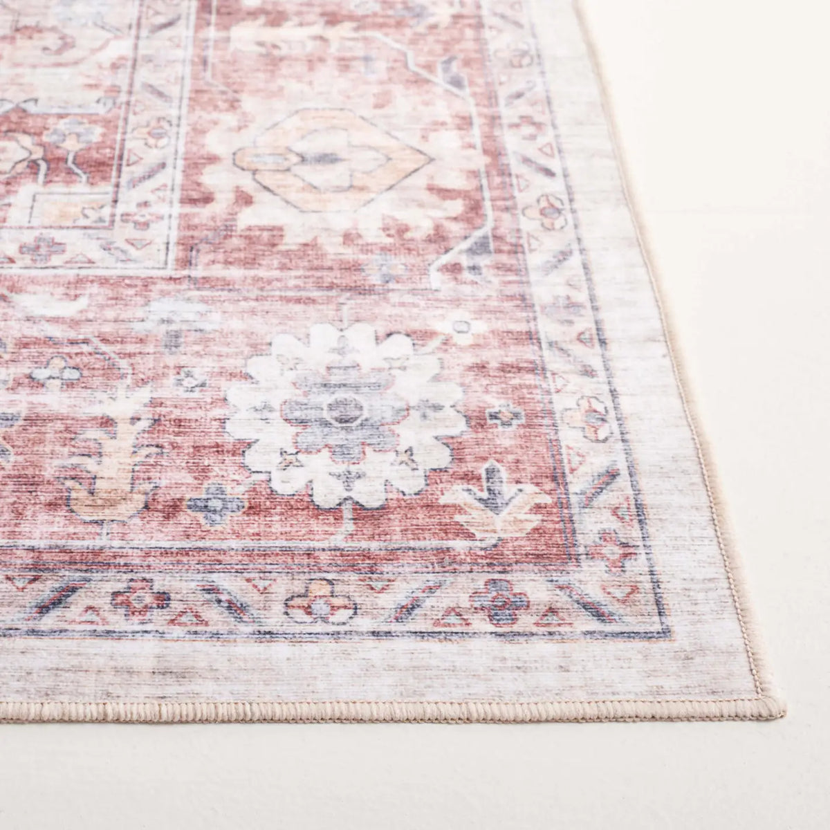Safavieh Arizona 4'-0" x 6'-0" Rug in Light Red / Beige
