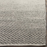 Safavieh Montauk 5'-0" x 8'-0" Rug in Black / Ivory