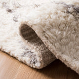 Safavieh Casablanca 5'-0" x 8'-0" Rug in Grey / Ivory