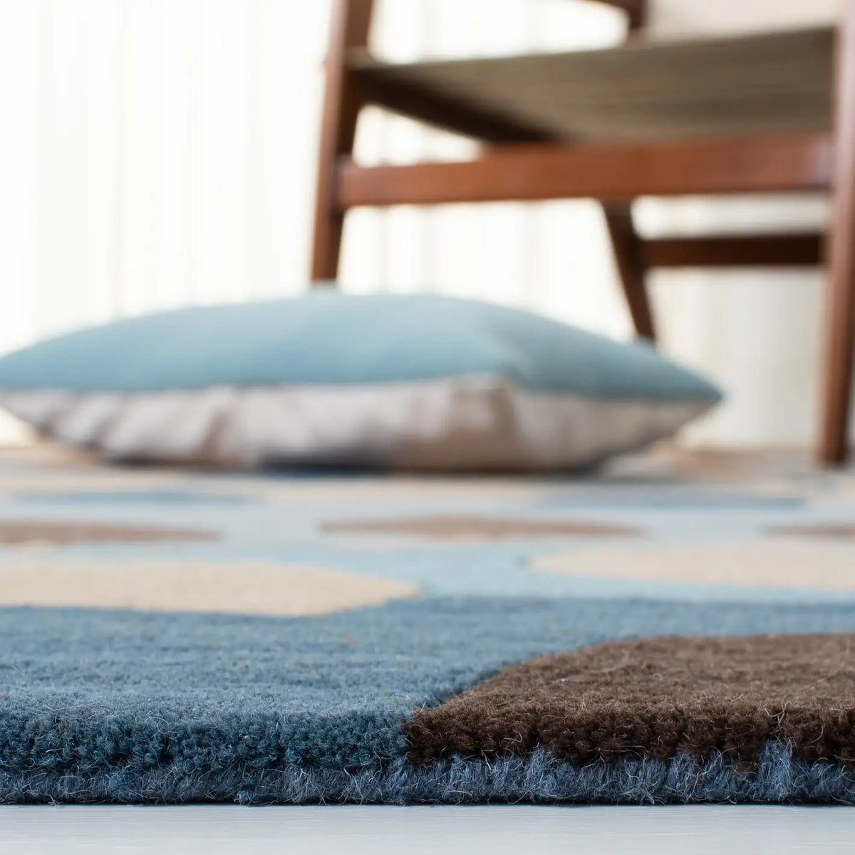 Safavieh Soho 5'-0" x 8'-0" Rug in Brown / Blue