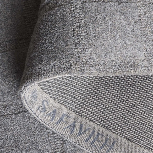 Safavieh Genre 4'-0" x 6'-0" Rug in Grey