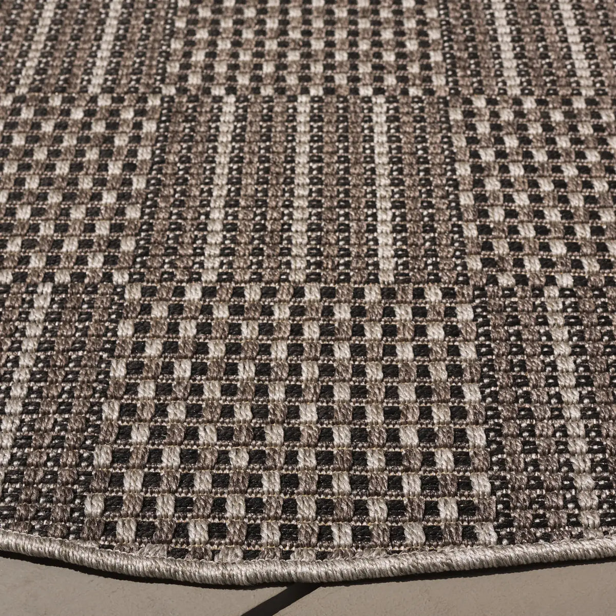 Safavieh Sisal All-Weather 6'-7" x 6'-7" Rug in Black / Grey