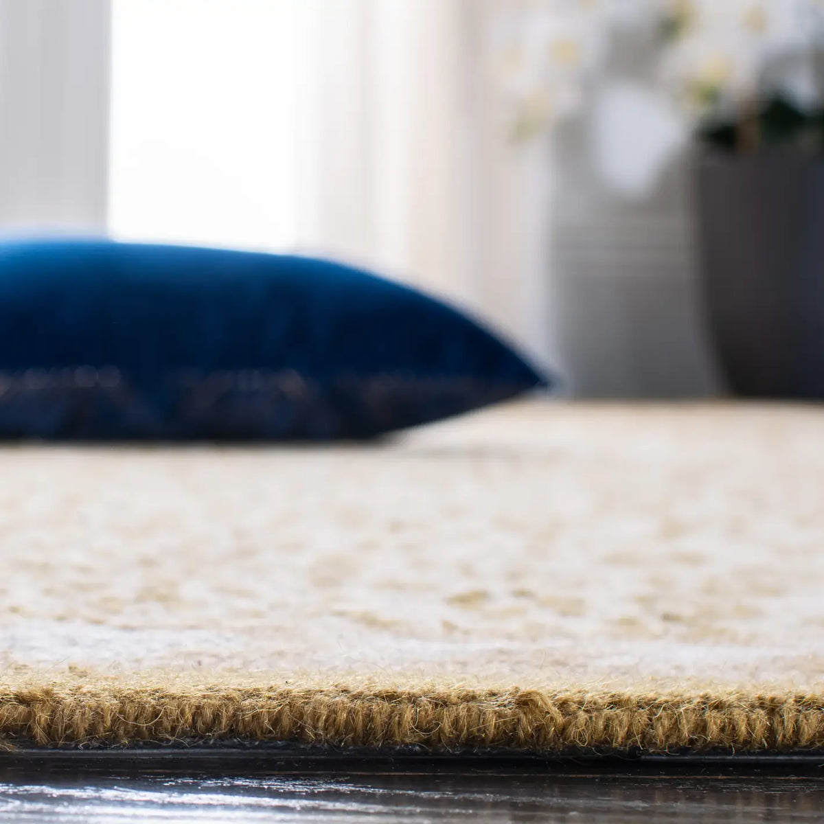 Safavieh Chelsea 5'-3" x 8'-3" Rug in Ivory