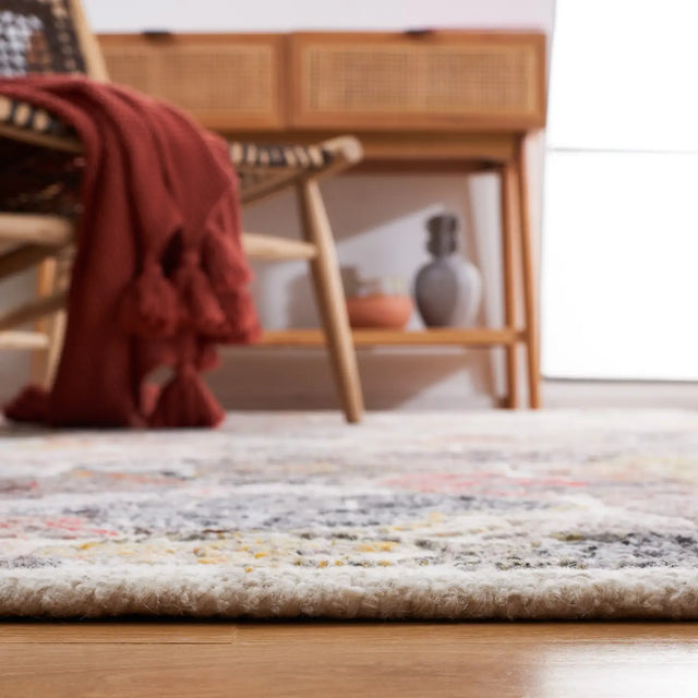 Safavieh Metro 4'-0" x 6'-0" Rug in Ivory / Red