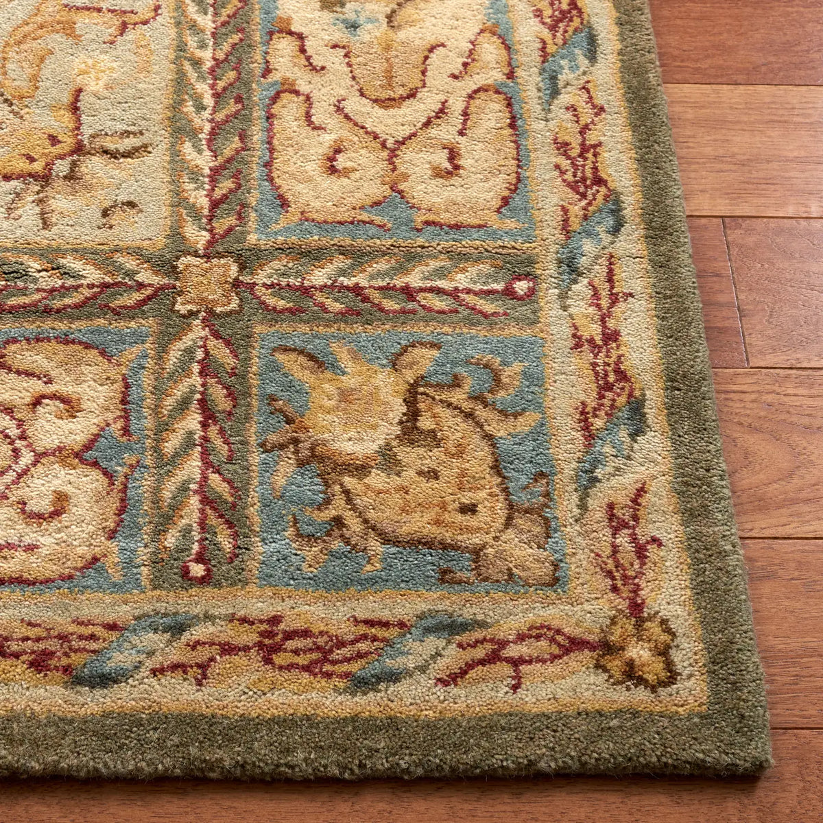 Safavieh Bergama 5'-0" x 8'-0" Rug in Light Blue / Ivory