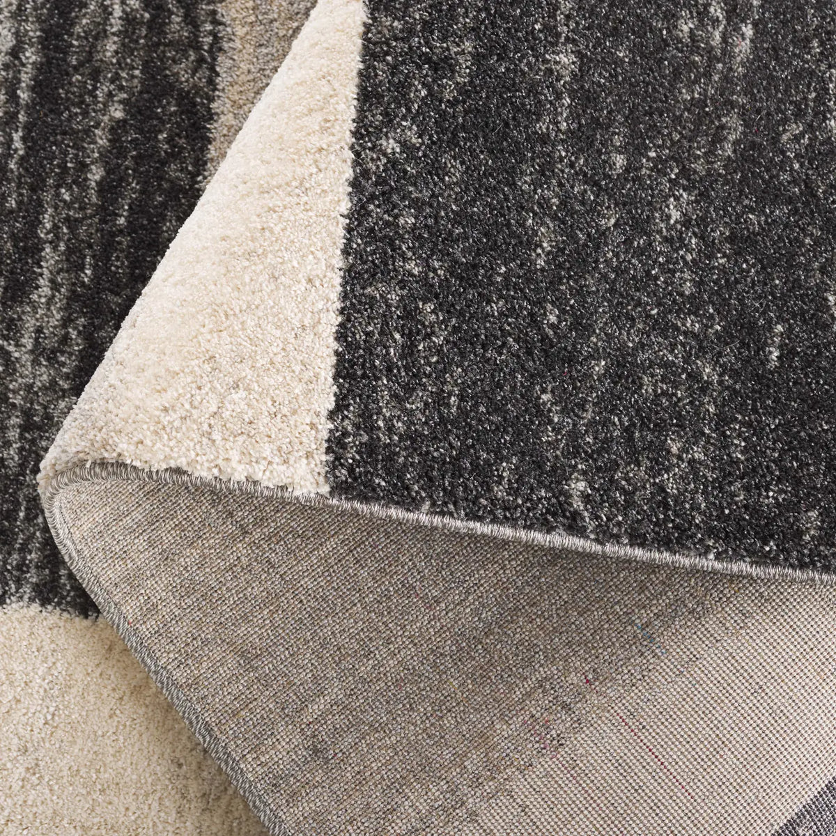 Safavieh Retro 4'-0" x 6'-0" Rug in Black / Light Grey