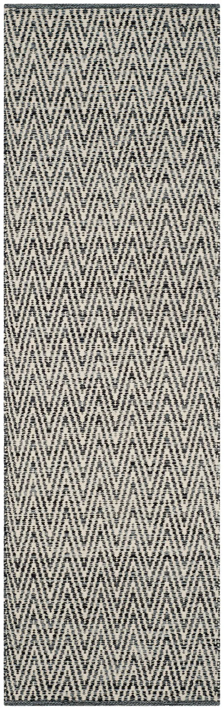 Safavieh Montauk 2'-3" x 7'-0" Rug in Ivory / Dark Grey