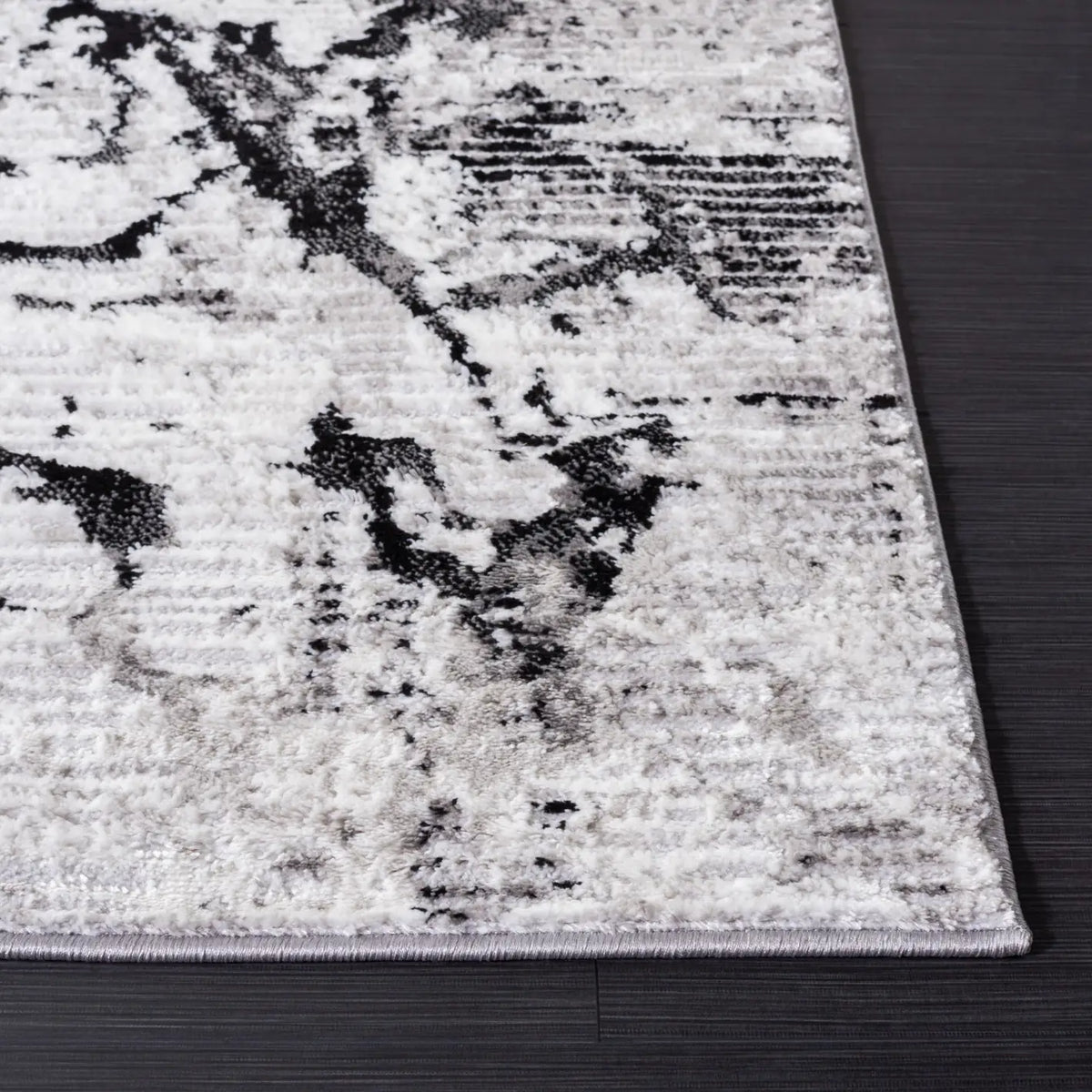 Safavieh Meadow 500 4'-0" x 6'-0" Rug in Grey / Black