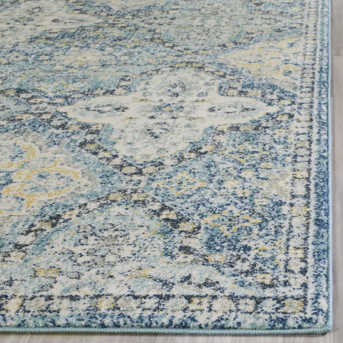 Safavieh Evoke 4'-0" x 6'-0" Rug in Light Blue / Ivory