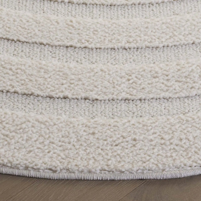 Safavieh Ramona 6'-7" x 6'-7" Rug in Ivory