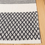Safavieh Kilim 4'-0" x 6'-0" Rug in Black / Ivory