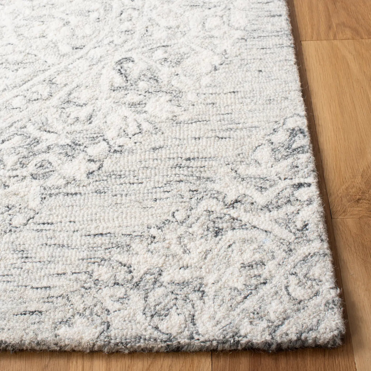Safavieh Metro 4'-0" x 6'-0" Rug in Grey / Ivory