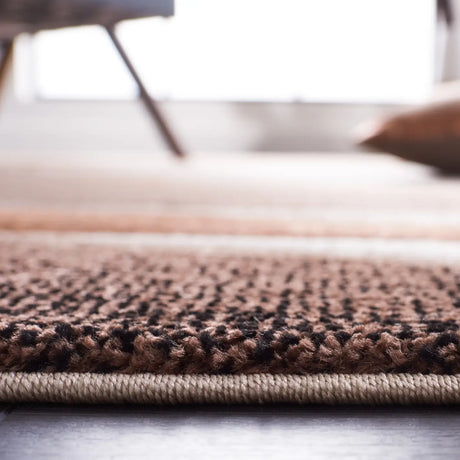 Safavieh Hollywood 4'-0" x 6'-0" Rug in Beige / Brown