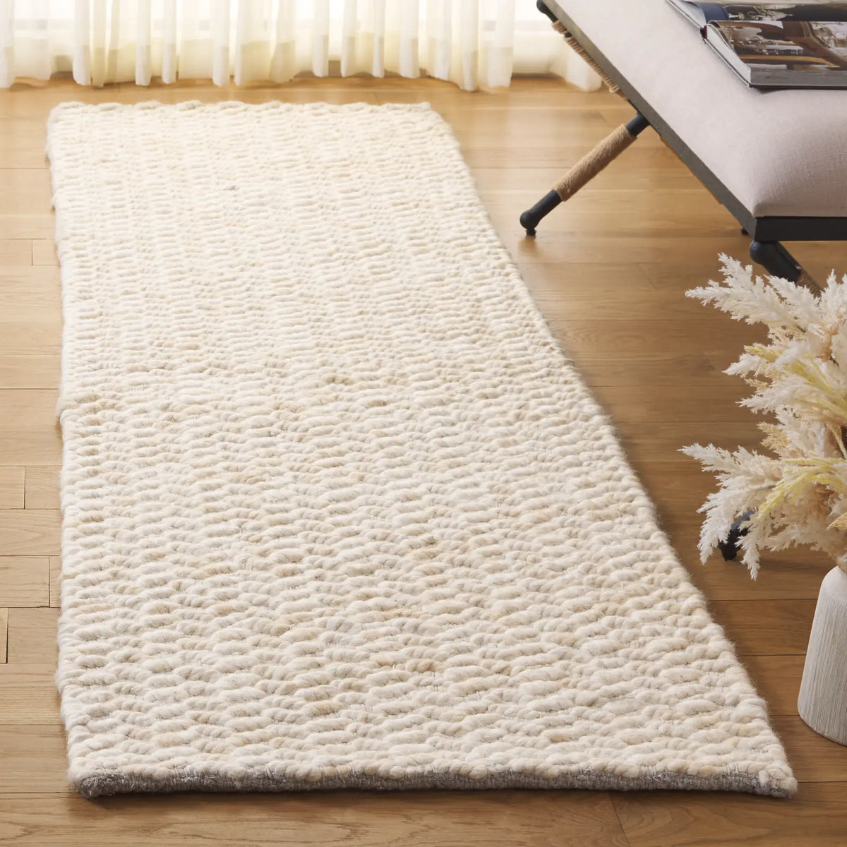 Safavieh Natura 2'-3" x 8'-0" Rug in Beige / Ivory