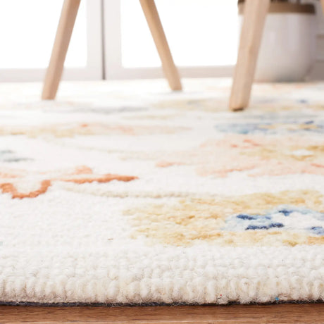 Safavieh Metro 4'-0" x 6'-0" Rug in Ivory / Grey