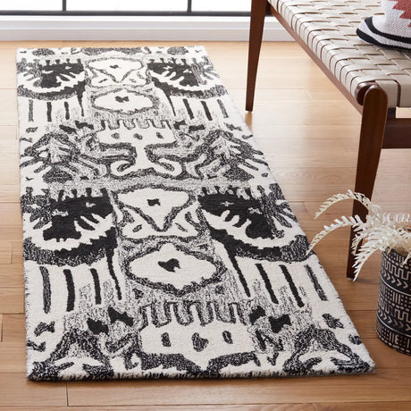 Safavieh Ikat 2'-3" x 8'-0" Rug in Black / Ivory