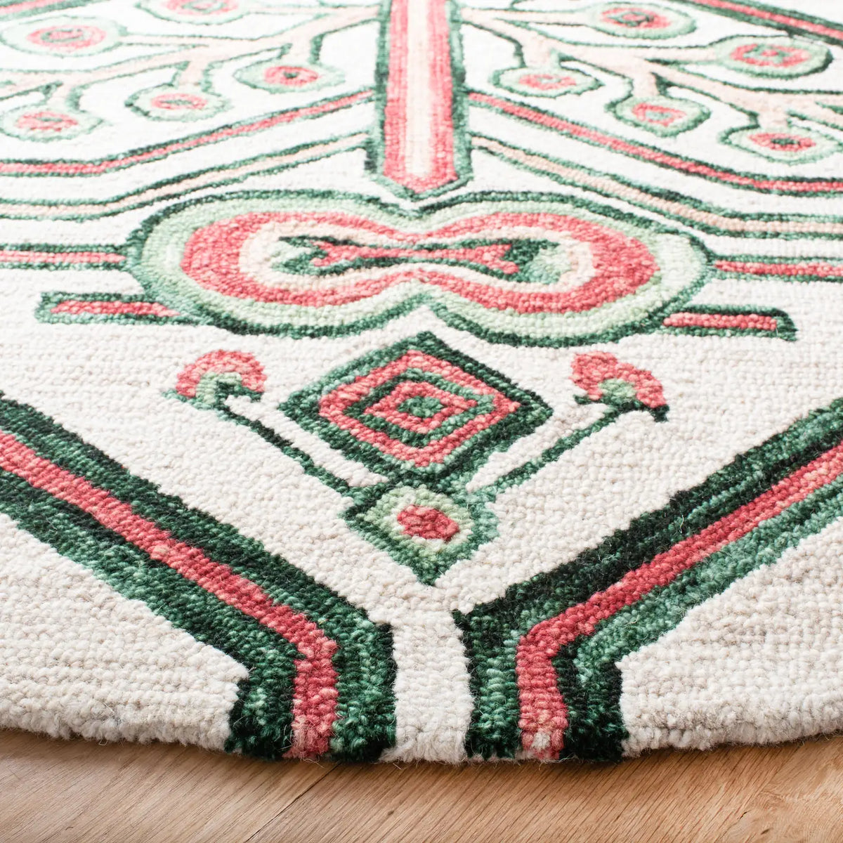 Safavieh Aspen 7'-0" x 7'-0" Rug in Ivory / Green