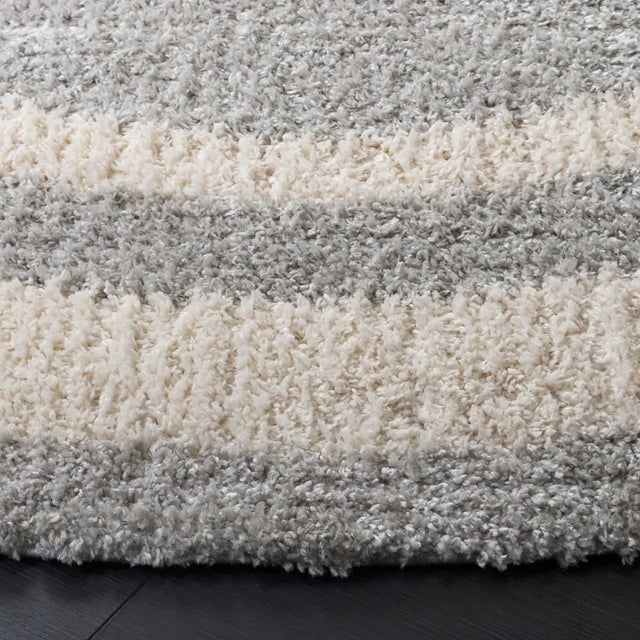 Safavieh Gemma Shag 6'-7" x 6'-7" Rug in Grey / Ivory