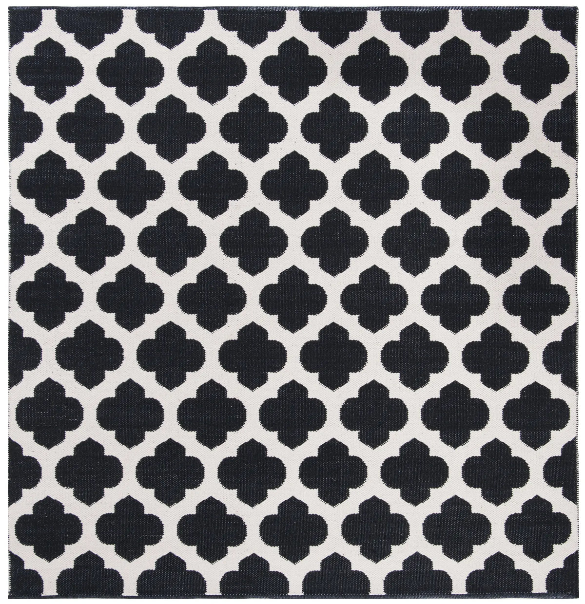Safavieh Montauk 6'-0" x 6'-0" Rug in Black / Ivory